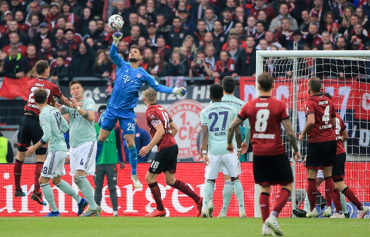 他在看什么 他在看什么